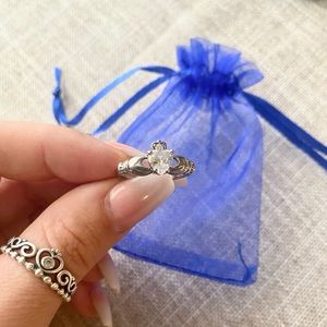 Silver Heart & Hands Irish Claddagh Love Ring • NEW
